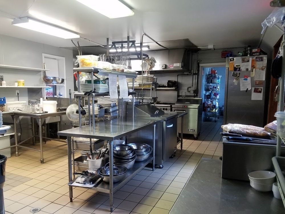 Applewood Apartments and Restaurant: 120 North Rd, Highland, NY 12528